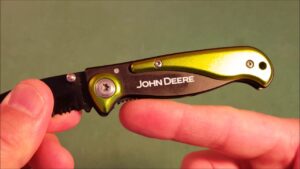 How to Close a Pocket Knife?