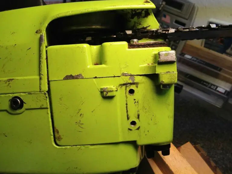How to Adjust Oiler on Poulan Chainsaw