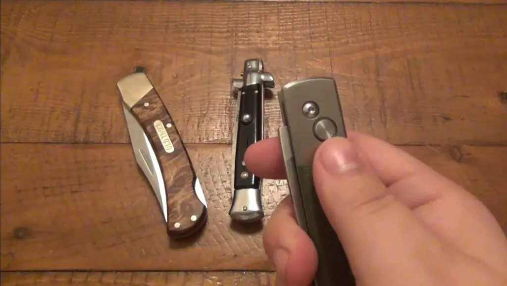 how to open pocket knife with one hand