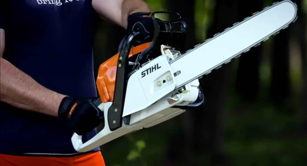 How Does a Chainsaw Work