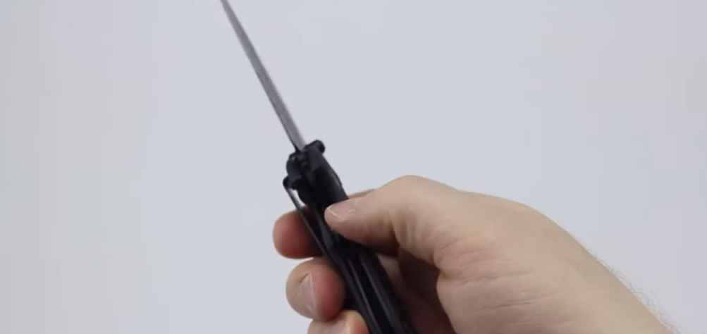 What Causes a Lock Stick on a Knife