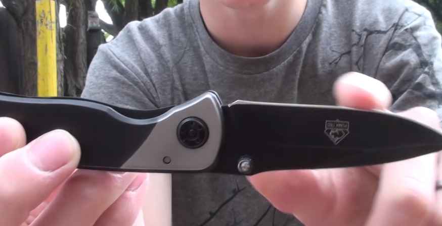 How Does a Locking Pocket Knife Work