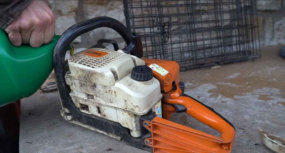 How to Adjust Oil Flow on Stihl Chainsaw