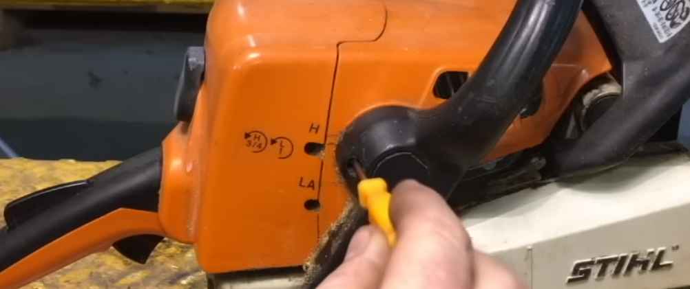 Adjusting The Carburetor On A Stihl Chainsaw