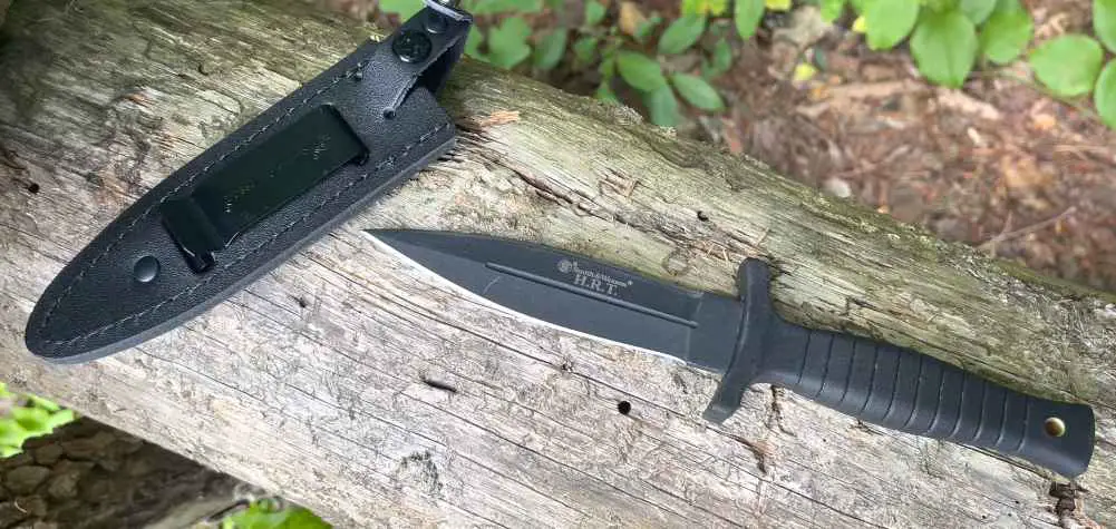 How to Close Smith and Wesson Border Guard Knife