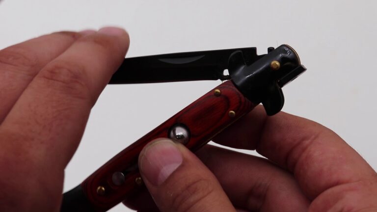 How to Close a Switchblade Knife