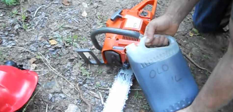 Alternatives To Used Motor Oil For Chainsaw Bar Oil