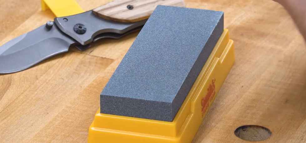 Sharpening Knife with synthetic stone