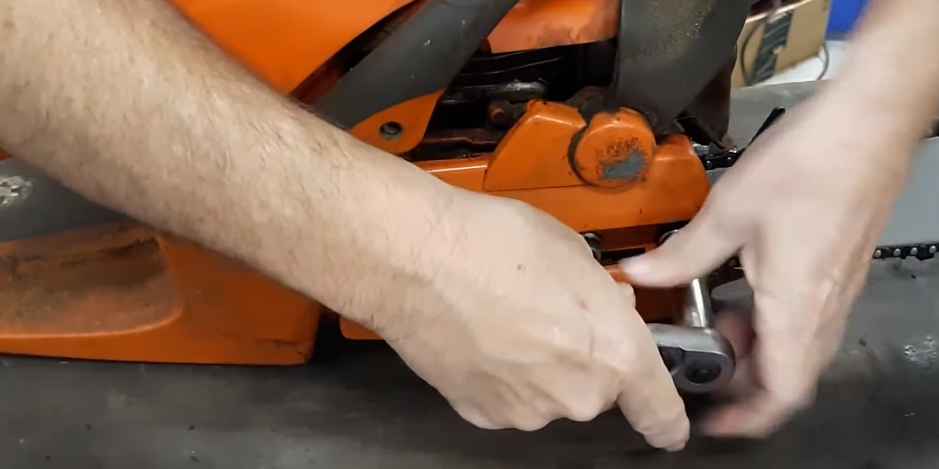 How Do You Tighten the Blade on a Poulan Chainsaw