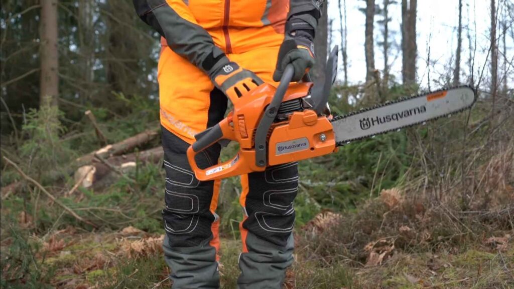 How To Properly Use A Chainsaw And Avoid Operator Errors