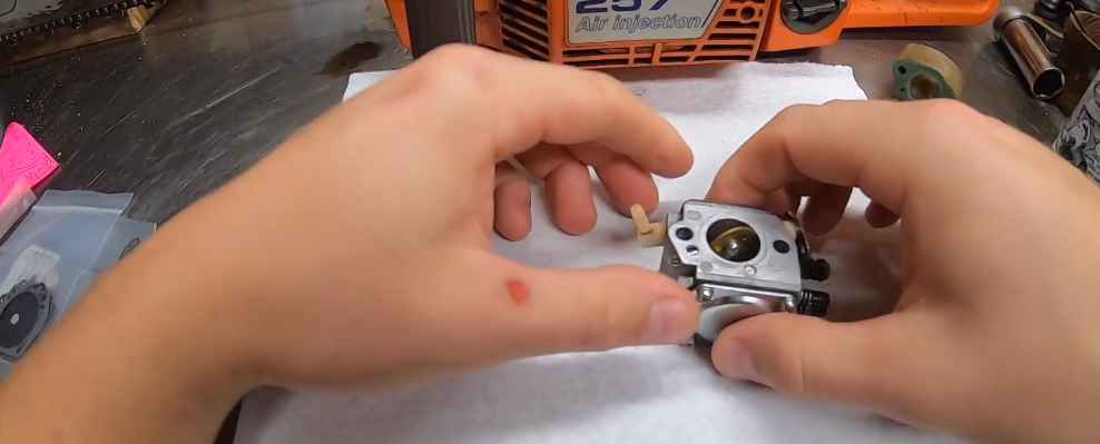 How to Clean a Chainsaw Carburetor