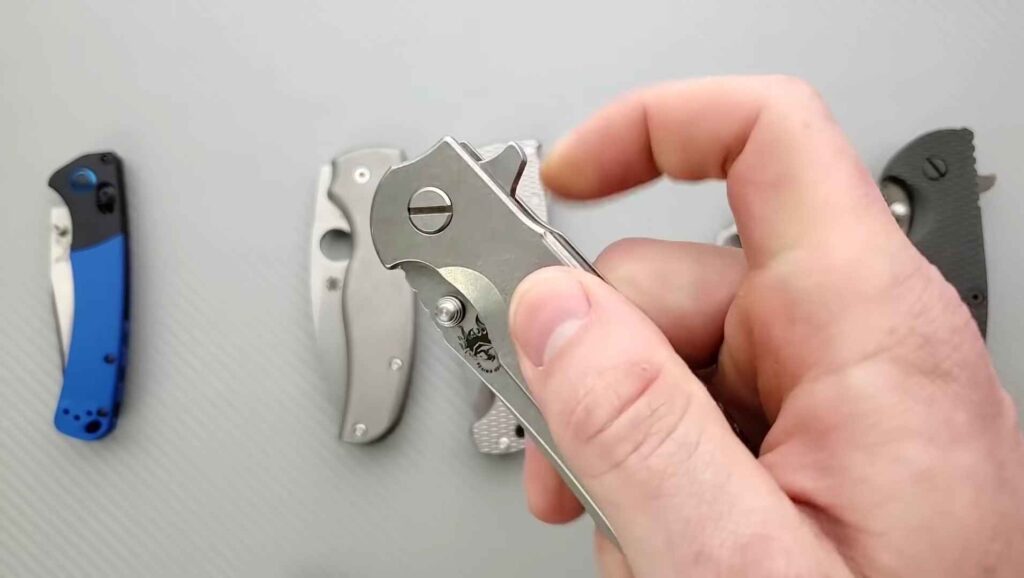 How to Put a Pocket Knife Back down