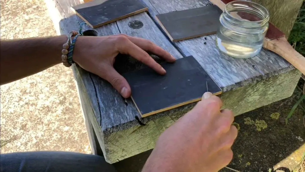 How to Sharpen a Whittling Knife With a Stone