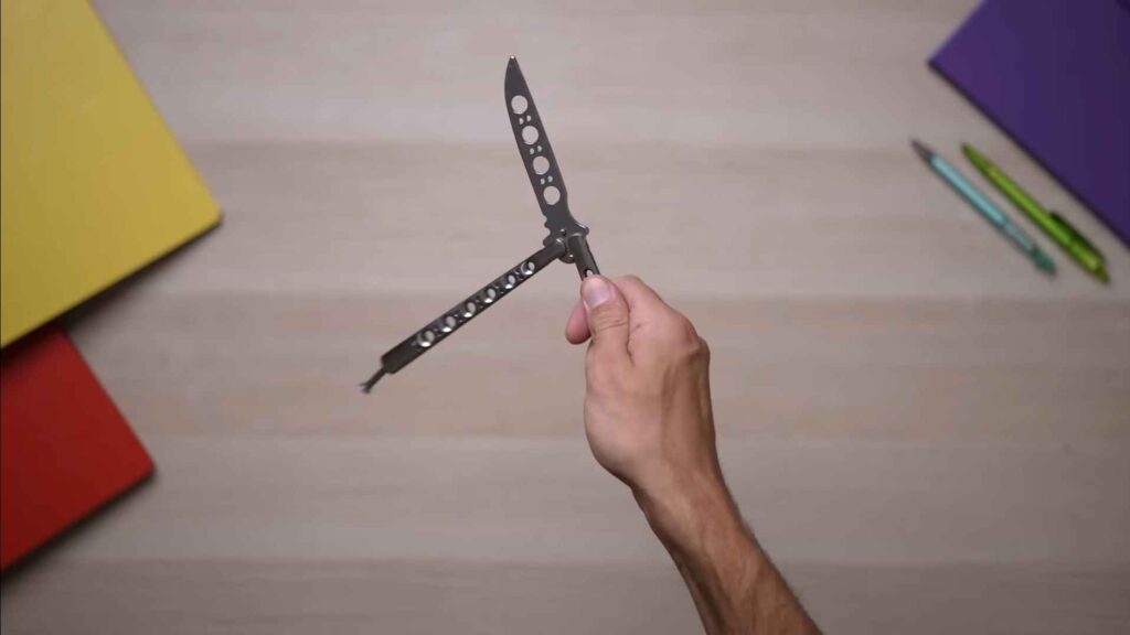 Mastering The One-Handed Pocket Knife Opening Trick