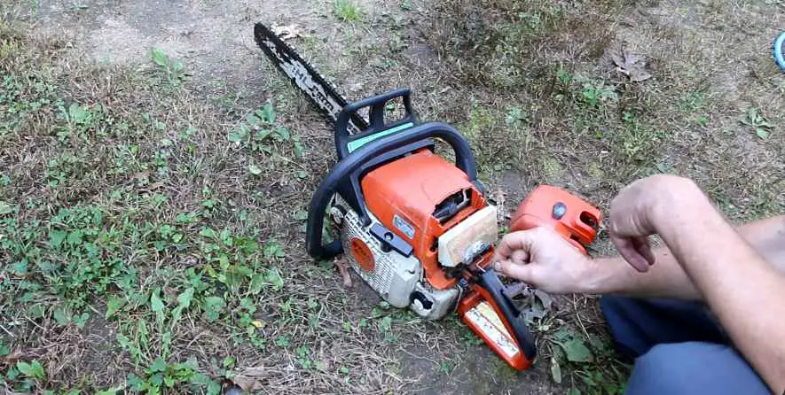 Where is the Idle Port on a Chainsaw