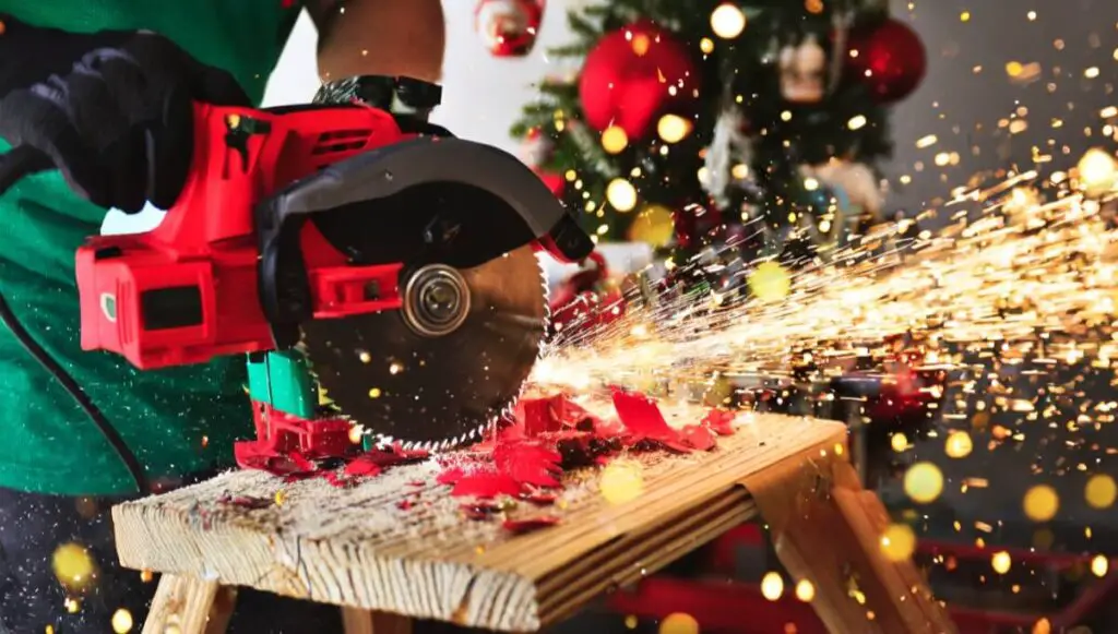 Circular Saw Techniques for Christmas Decorations